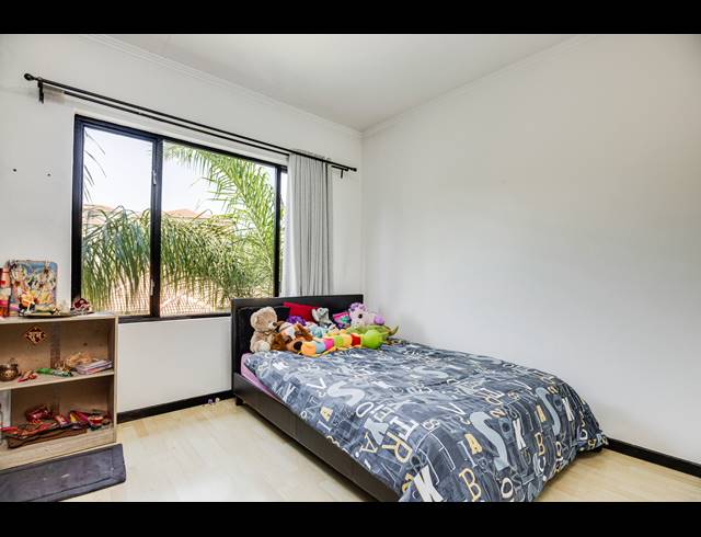 2 BEDROOM APARTMENT FOR SALE IN SUNNINGHILL